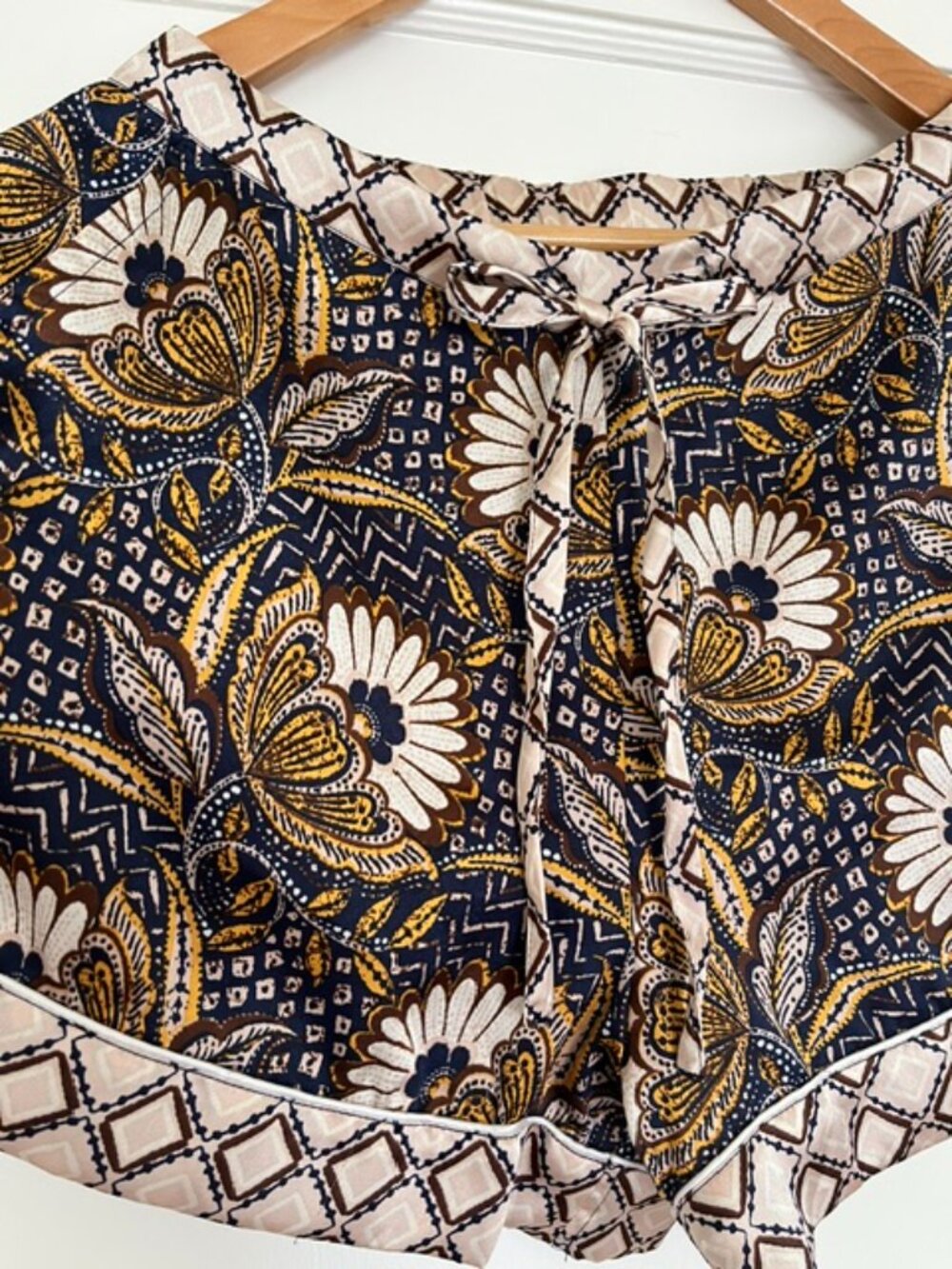 Rachel Zoe Two Piece Pajama Short Set in Blue Floral | Size Small - Picture 5 of 6